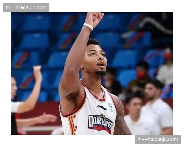 皮特森无球跑动意识 福建进攻端战术执行力提升