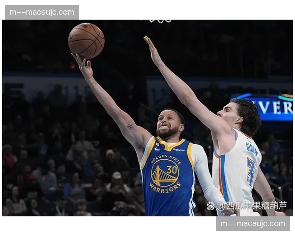 勇士库里关键球效率1.17分 三分威胁改变对手防守阵型 勇士库里关键球效率1.17分 三分威胁改变对手防守阵型